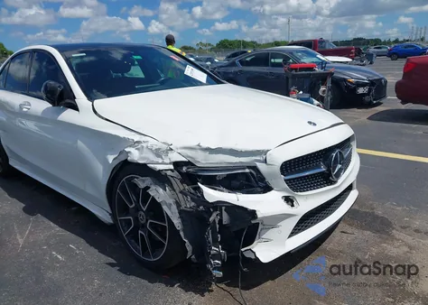 2020 Mercedes-Benz C 300 z USA, uszkodzony, nr VIN WDDWF8DBXLR549777